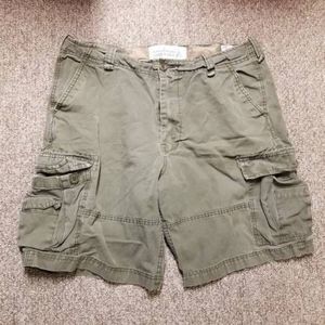 Y2k Arizona cotton shorts 36 cargo pockets distressed wonder wall outdoor green